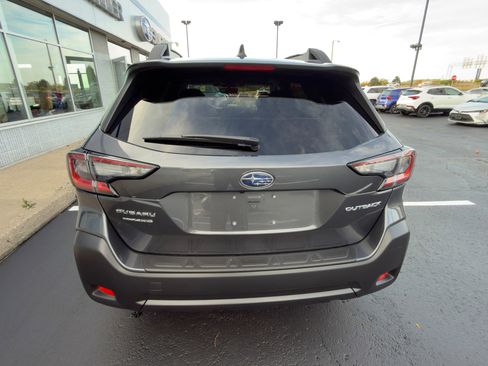 Certified 2025 Subaru Outback Premium image 4