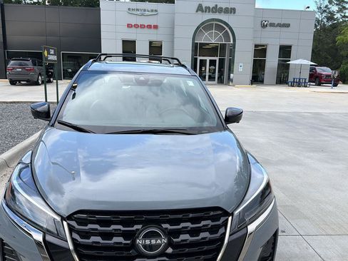 Used 2024 Nissan Kicks SR w/ SR Premium Package FWD image 8