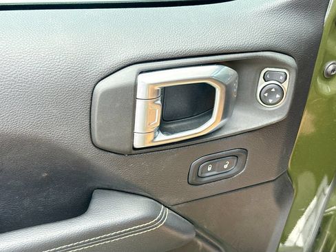 Used 2022 Jeep Wrangler Unlimited Sahara AWD/4WD image 19