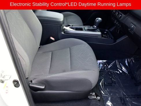 Used 2018 Toyota Tacoma TRD Sport image 11