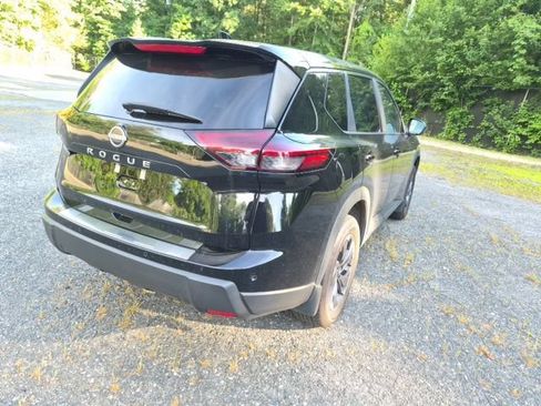 Used 2025 Nissan Rogue SV FWD image 8