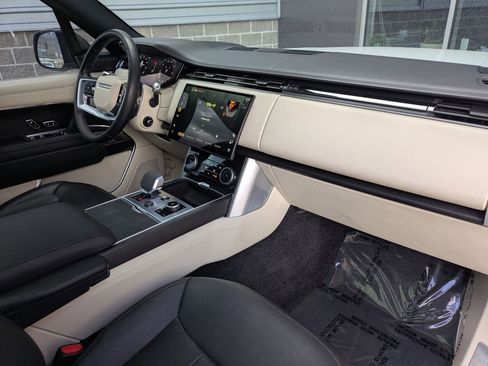 Used 2022 Land Rover Range Rover Long Wheelbase SE image 33