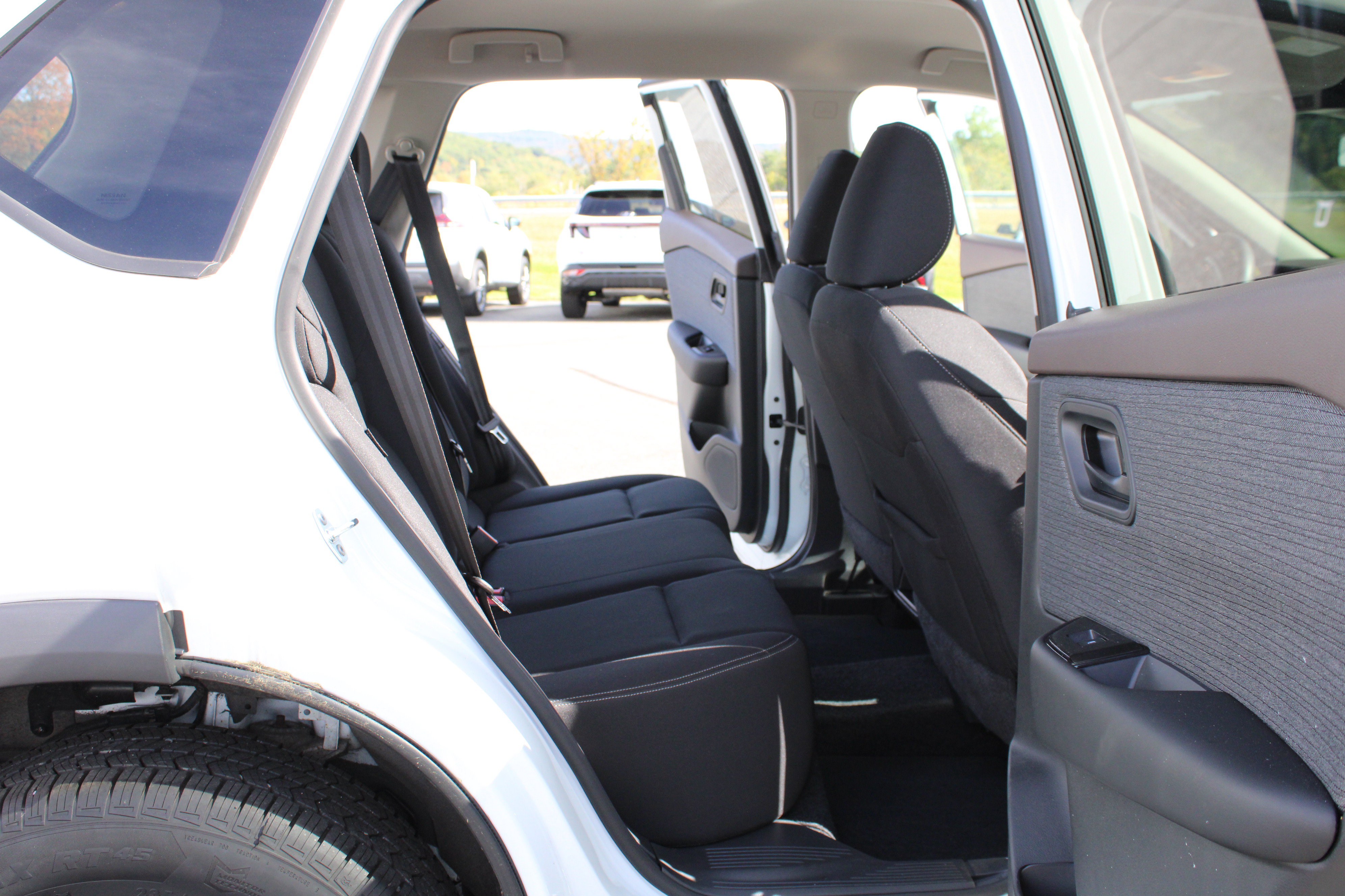 Used 2023 Nissan Rogue S AWD/4WD image 17