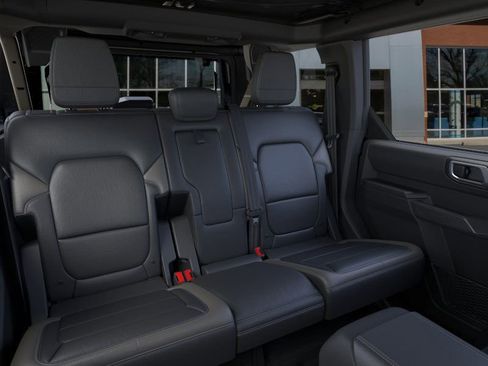 New 2025 Ford Bronco Outer Banks w/ Sasquatch Package image 11