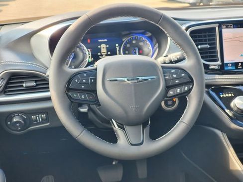New 2026 Chrysler Pacifica Limited w/ S Appearance Package image 8