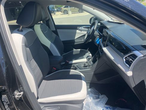 New 2026 Volkswagen Taos SE FWD image 28