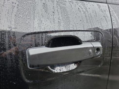 Used 2018 Nissan Titan SL w/ Midnight Edition image 44