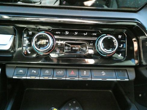 Certified 2024 GMC Sierra 1500 AT4 w/ Technology Package image 28