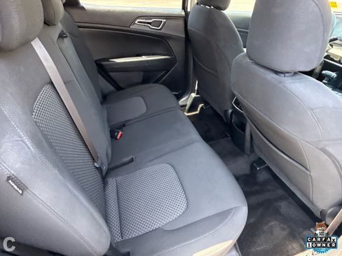 Used 2025 Kia Sportage LX FWD image 13