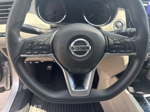Used 2018 Nissan Rogue Sport SV FWD image 11