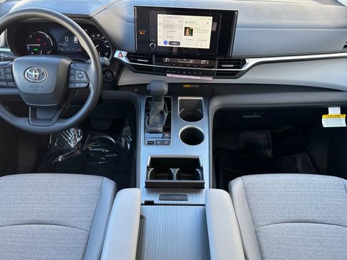 New 2026 Toyota Sienna LE image 12