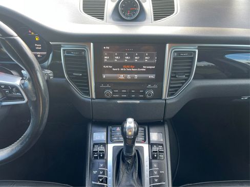 Used 2018 Porsche Macan Sport Edition image 14