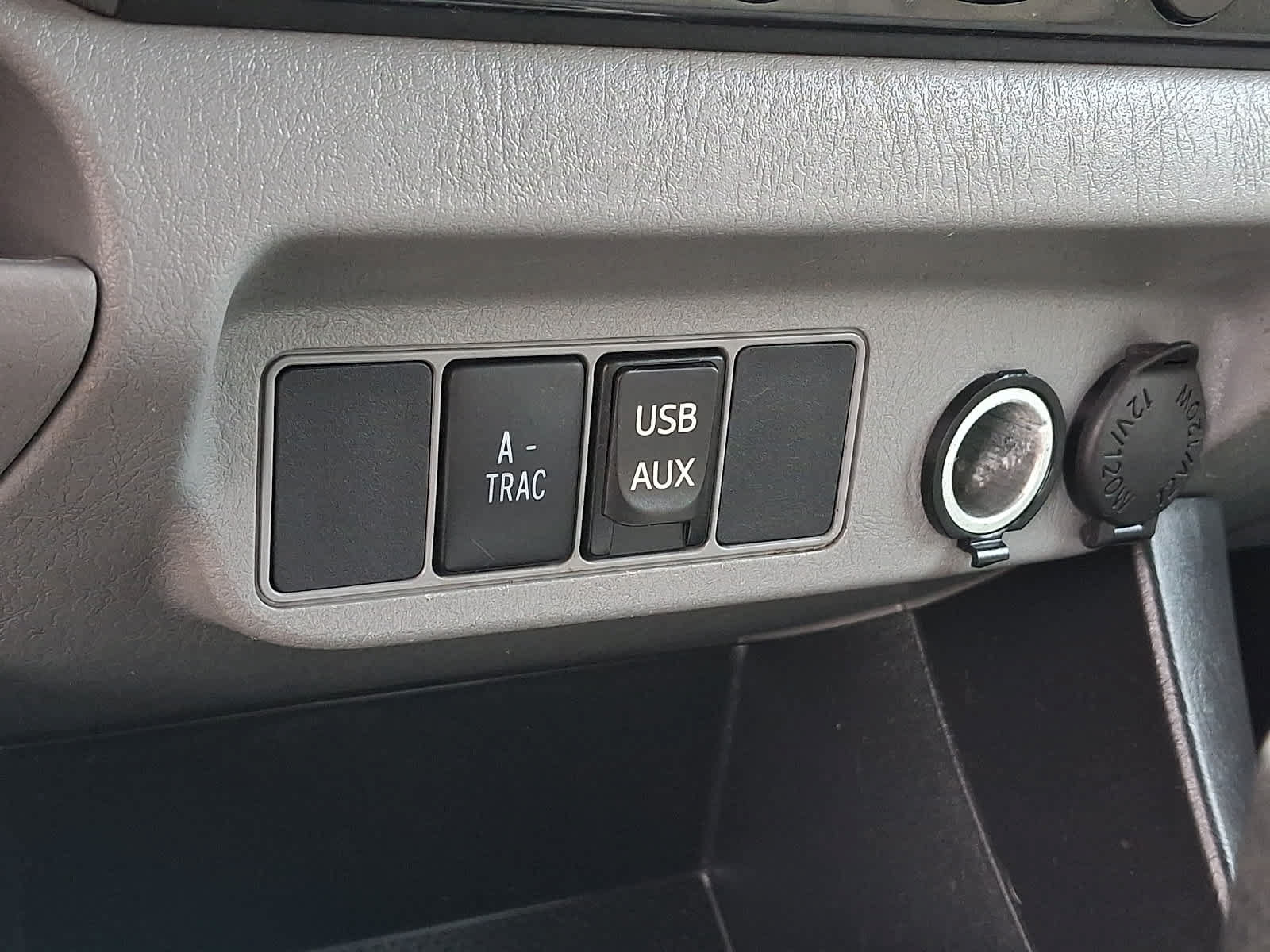 Used 2015 Toyota Tacoma 4x4 Double Cab w/ TRD Off-Road Package image 24