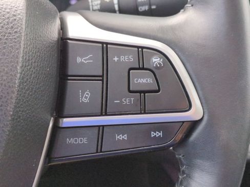Used 2023 Toyota Highlander XLE AWD/4WD image 17
