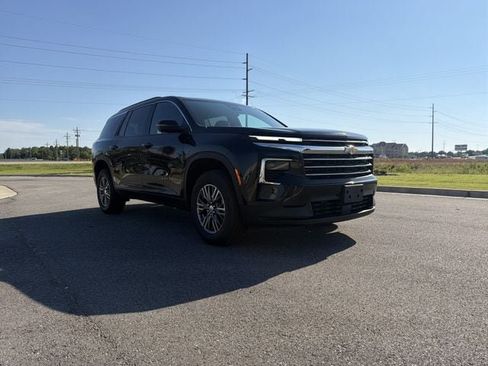 Used 2024 Chevrolet Traverse LT FWD image 9