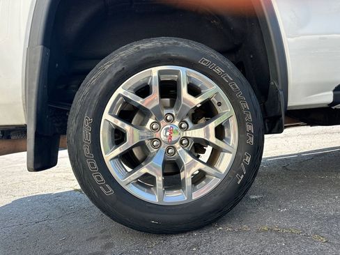 Used 2018 GMC Sierra 1500 SLT w/ SLT Premium Package AWD/4WD image 18