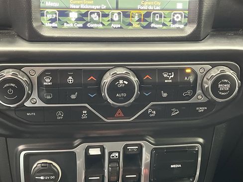 Used 2018 Jeep Wrangler Unlimited Sahara image 19