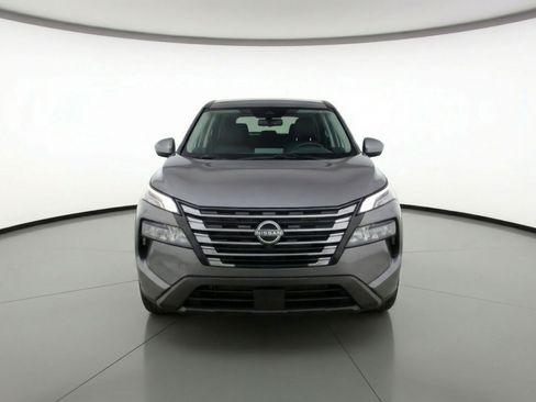 Used 2025 Nissan Rogue SV image 2