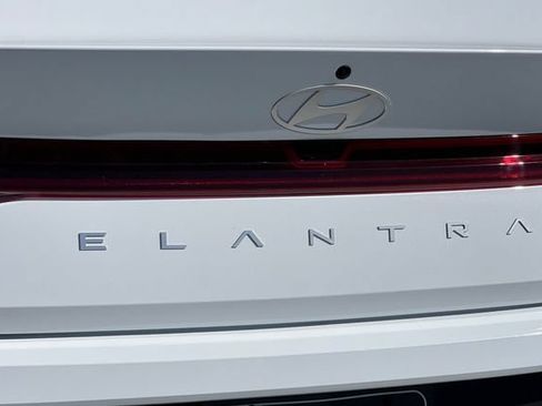 New 2026 Hyundai Elantra Hybrid FWD image 9