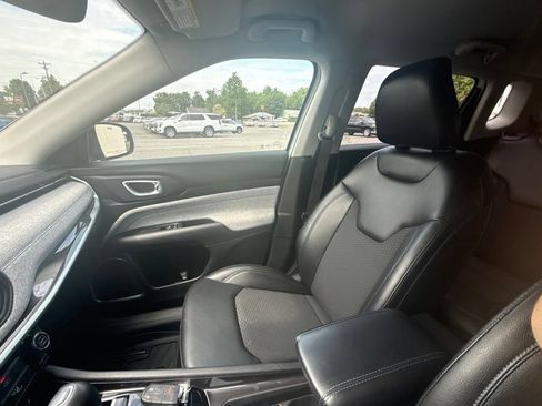 Used 2022 Jeep Compass Latitude FWD image 27