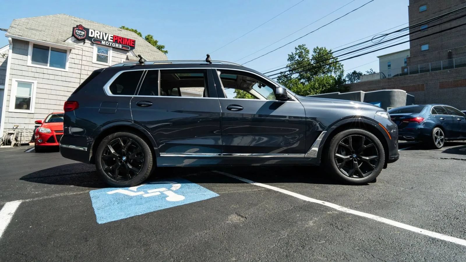 Used 2020 BMW X7 xDrive40i w/ Premium Package AWD/4WD image 2