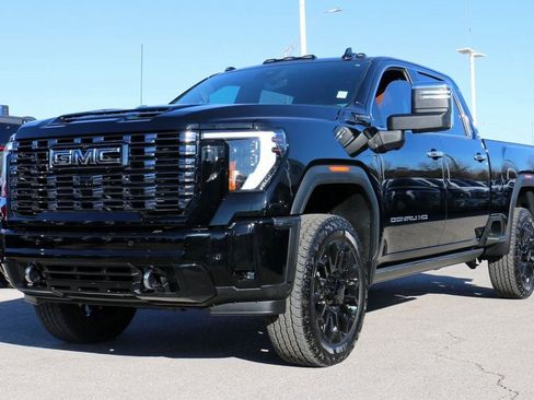 Used 2025 GMC Sierra 2500 Denali Ultimate image 1