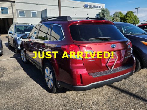Used 2012 Subaru Outback 3.6R Limited w/ Moonroof Pkg AWD/4WD image 2