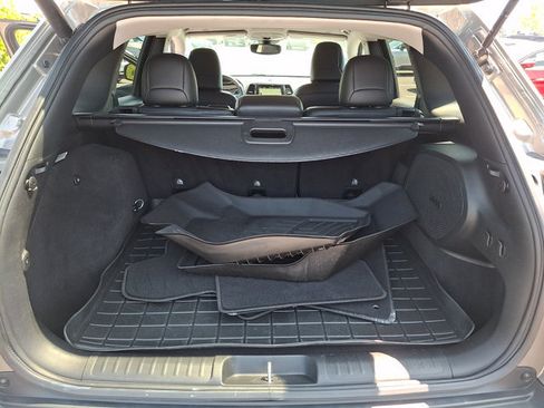 Used 2019 Jeep Cherokee Limited w/ Luxury Group AWD/4WD image 29