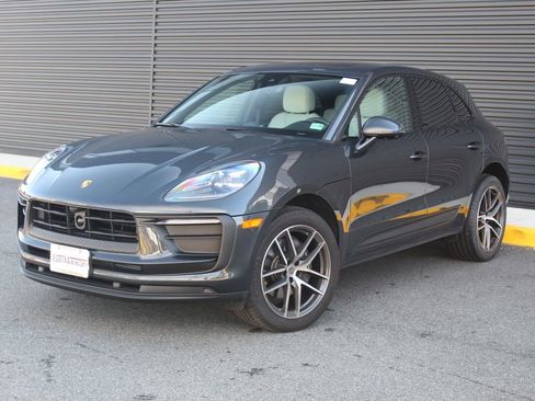 Certified 2026 Porsche Macan AWD/4WD image 1