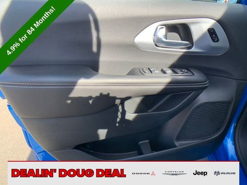 New 2026 Chrysler Pacifica Limited image 10