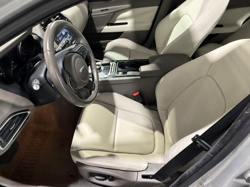 Used 2017 Jaguar XE Premium image 22