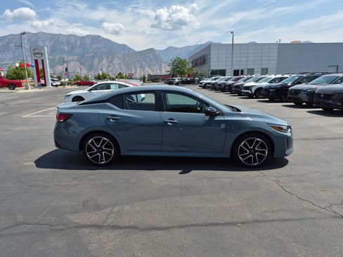 Used 2024 Nissan Sentra SR FWD image 2