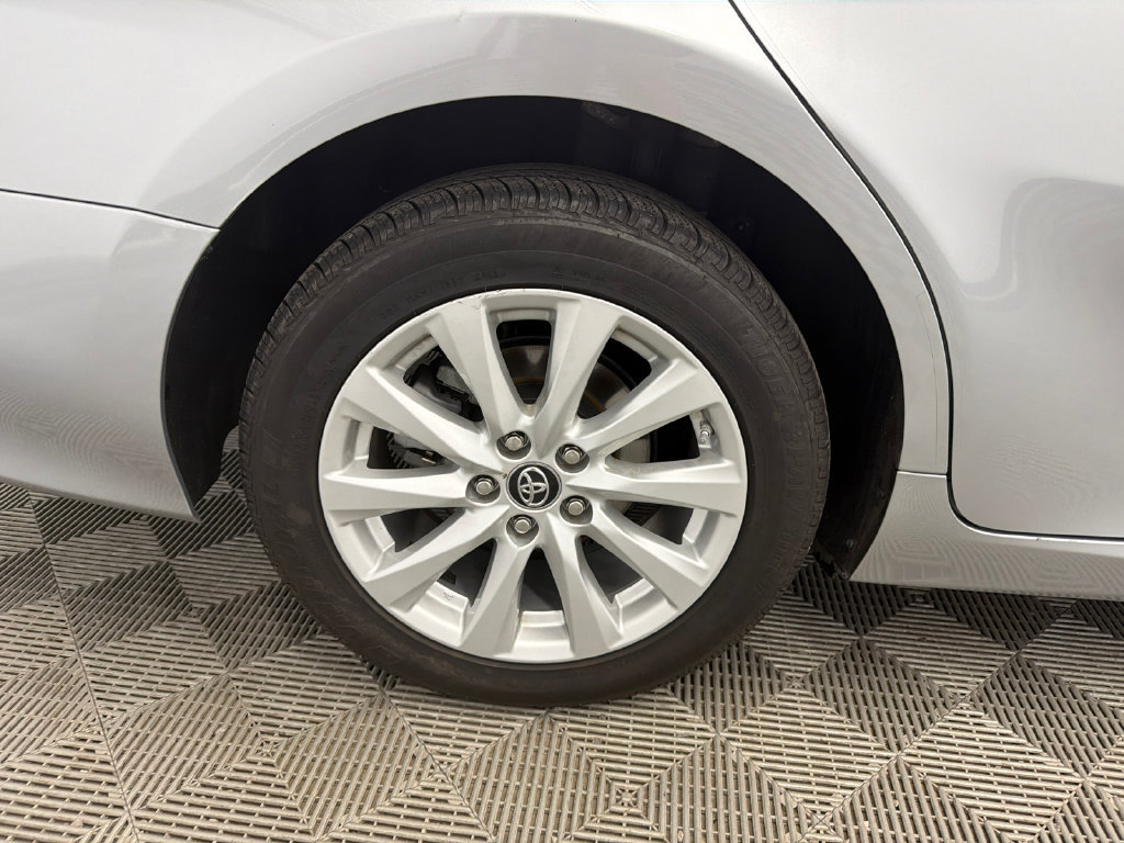 Used 2019 Toyota Camry LE FWD image 18