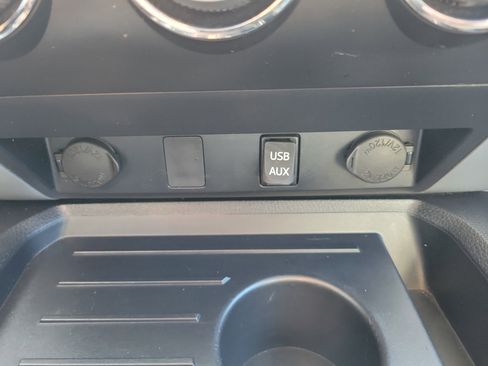 Used 2018 Toyota Tundra SR5 w/ SR5 Upgrade Package image 33