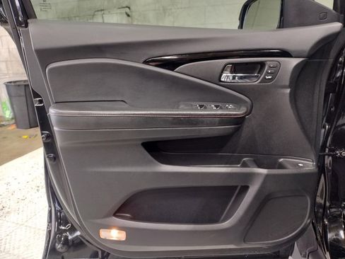 Used 2017 Honda Ridgeline Black Edition image 17