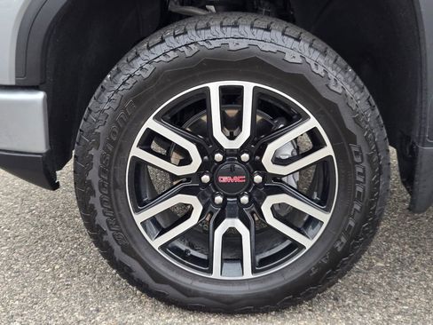 Used 2025 GMC Sierra 1500 AT4 w/ Technology Package image 8