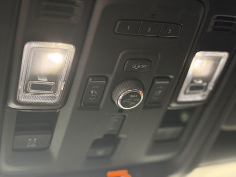 Used 2023 Chevrolet Tahoe Premier AWD/4WD image 46