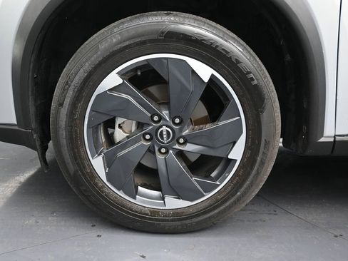 Used 2024 Nissan Rogue SV image 9