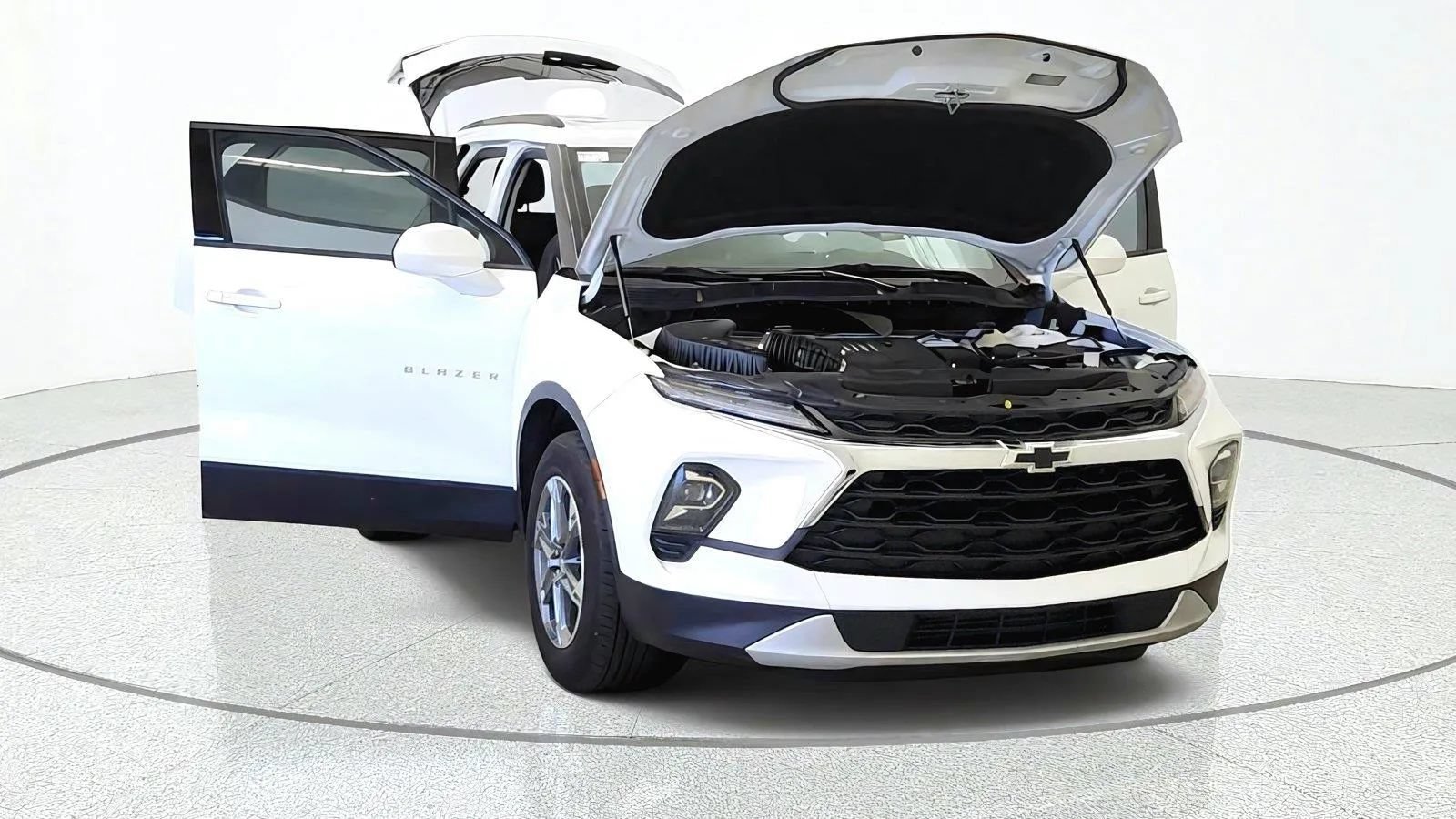 Used 2024 Chevrolet Blazer LT w/ Convenience Package FWD image 12