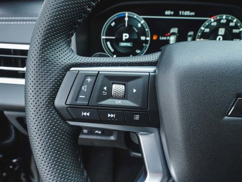 New 2025 Mitsubishi Outlander SE image 21