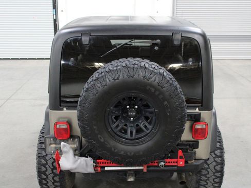 Used 2006 Jeep Wrangler Rubicon image 25