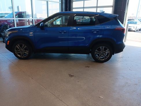 Used 2021 Kia Seltos LX image 8