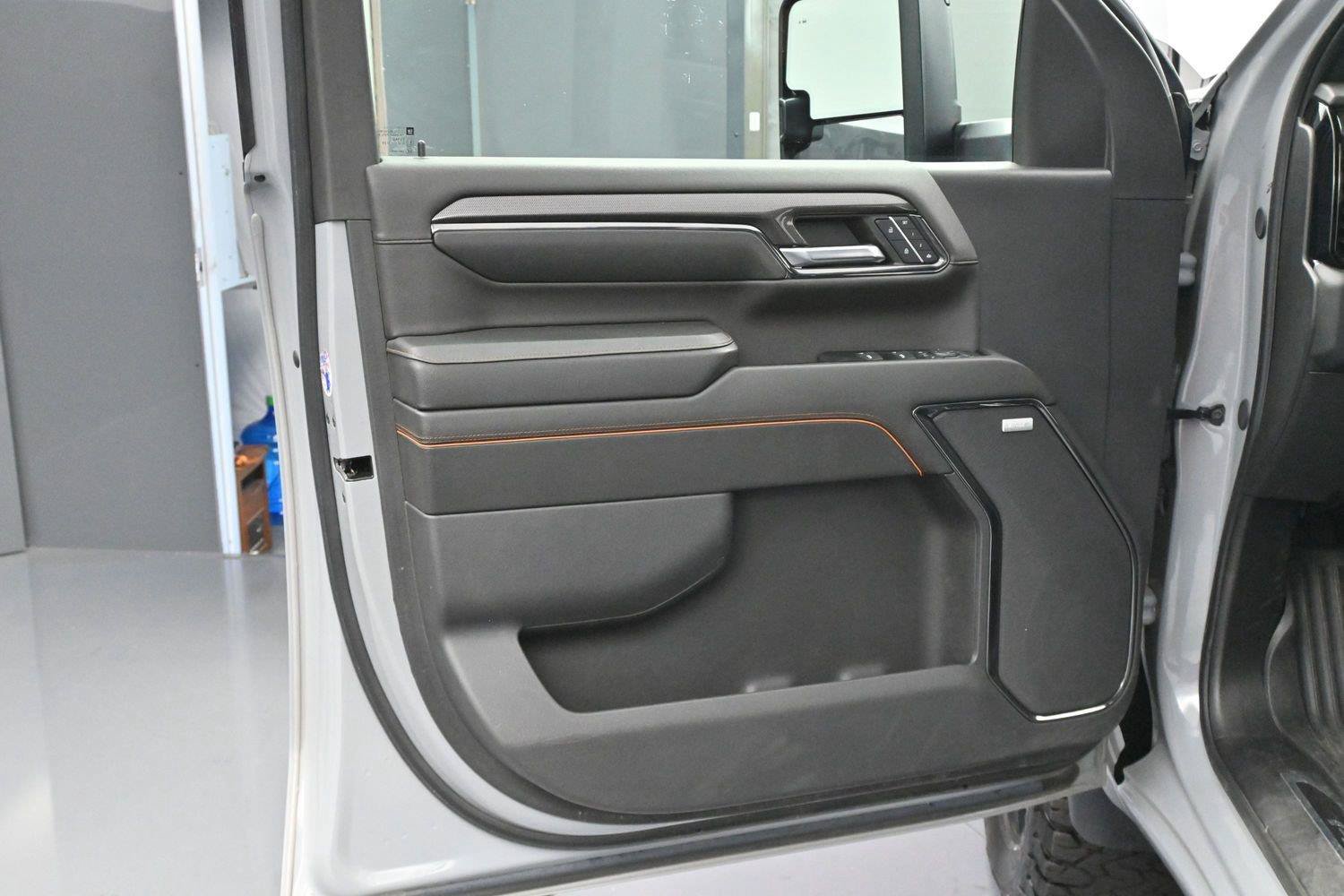 Used 2024 GMC Sierra 2500 AT4 w/ AT4 Premium Plus Package AWD/4WD image 9