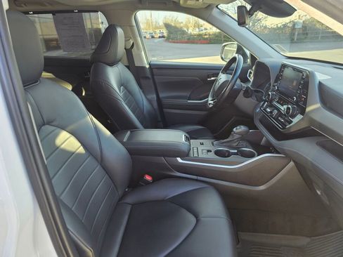Used 2020 Toyota Highlander XLE image 13