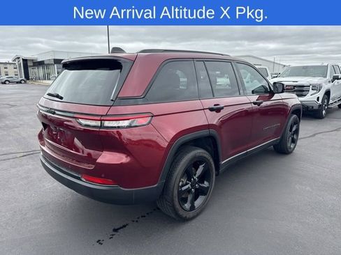 Used 2024 Jeep Grand Cherokee Altitude AWD/4WD image 3