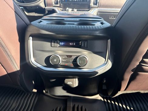 Used 2025 Ford Expedition Platinum w/ Platinum Ultimate Package AWD/4WD image 23