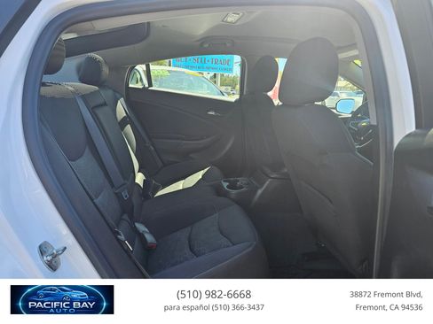 Used 2018 Chevrolet Volt LT FWD image 16