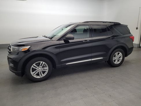 Used 2020 Ford Explorer XLT w/ Comfort Package AWD/4WD image 2