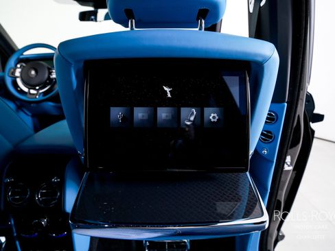 New 2026 Rolls-Royce Cullinan Black Badge image 32