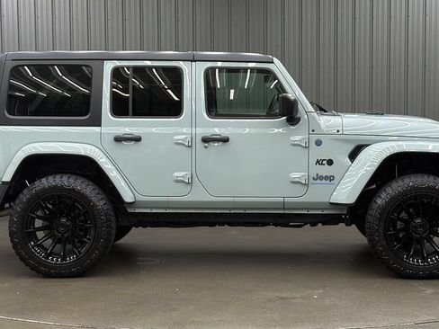 Used 2024 Jeep Wrangler Unlimited w/ Convenience Group AWD/4WD image 6